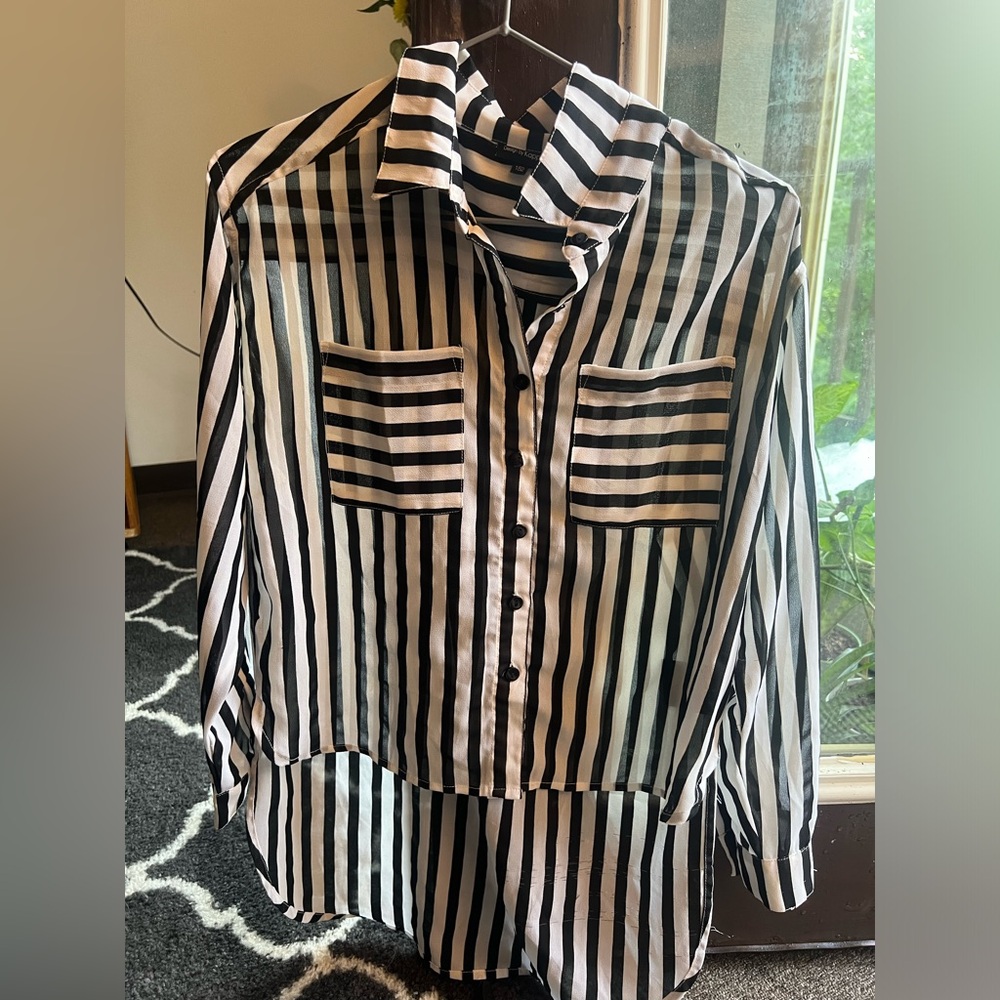 Semi formal blouse
Size: S, XS
Price: $10